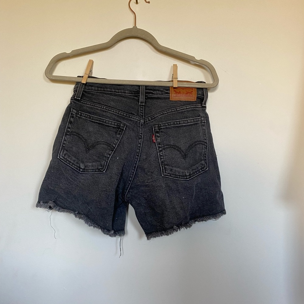Levi’s Short - Picture 3 of 4